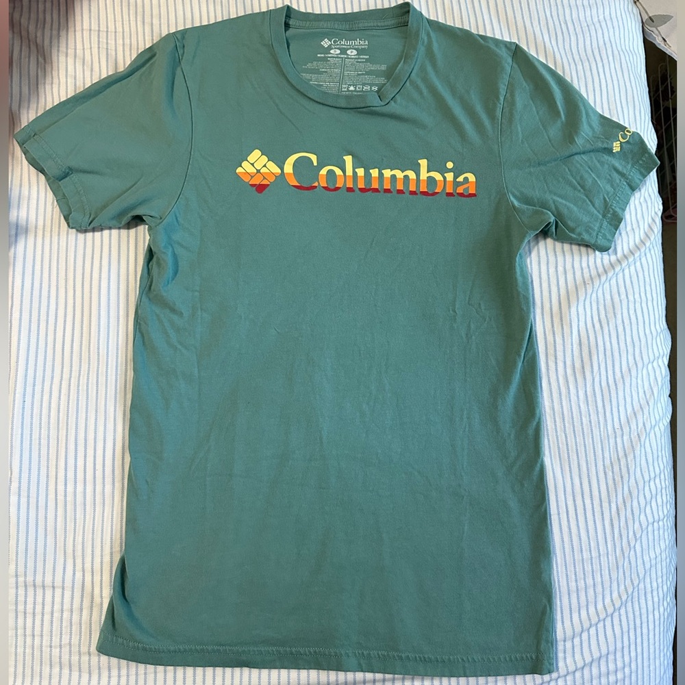 Unisex (labeled men’s) Columbia tshirt
